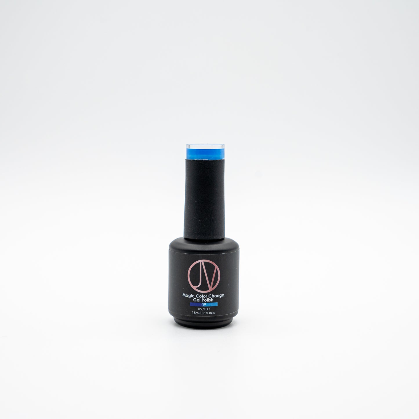 Ocean Mirage Magic Color Change Gel Polish – shifts from deep ocean blue to soft sky blue with heat. Long-lasting, high-pigment, UV-cured nail polish.