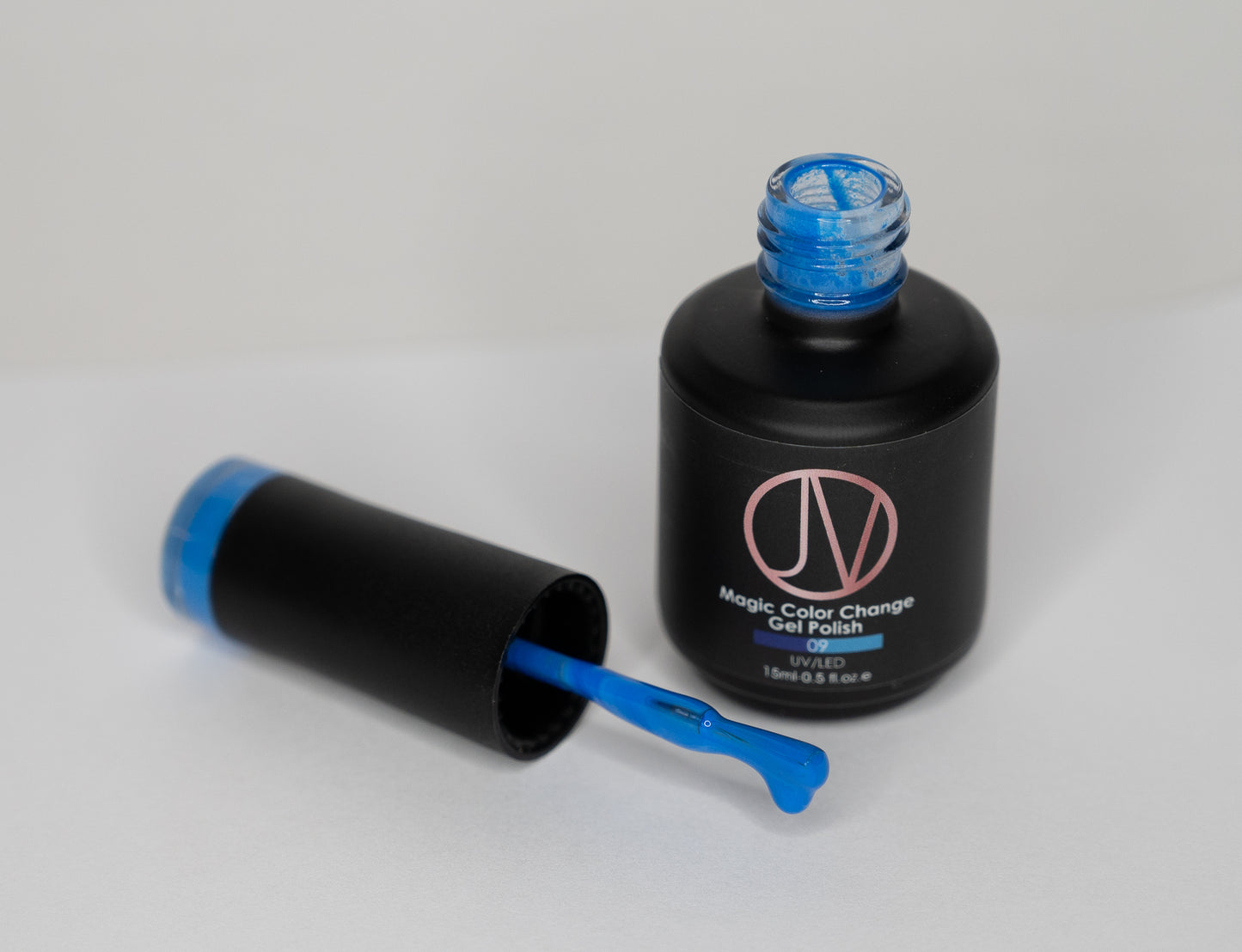 Salon-quality color-changing gel polish – Ocean Mirage delivers flawless coverage, rich pigmentation, and smooth application with a fast 60-second UV cure.