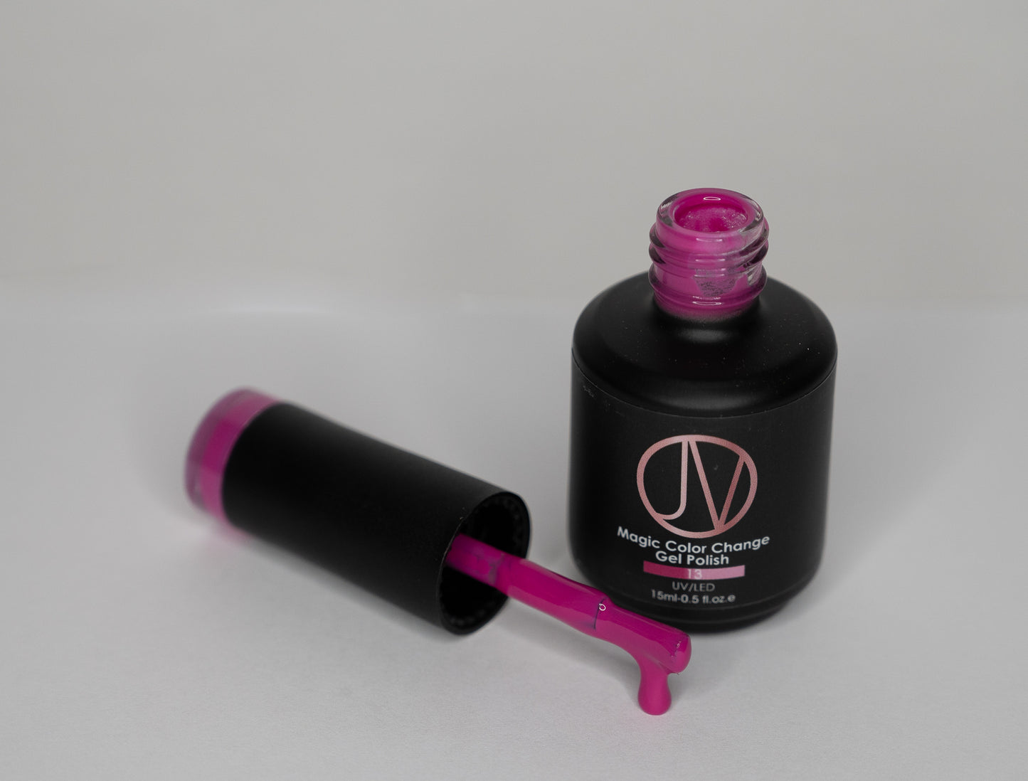 Princess Javic Nails Magic Color Change Gel Polish – Royal Mirage delivers a stunning temperature-reactive color shift with long-lasting, fade-resistant wear.