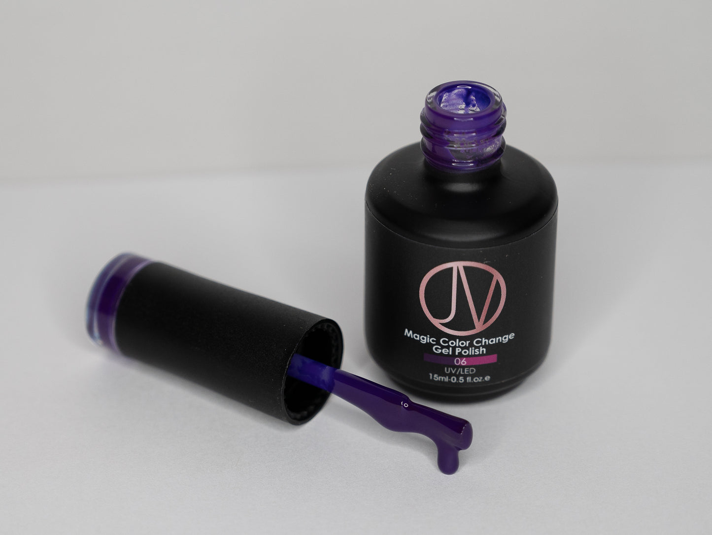 Royal Amethyst thermochromic nail polish – premium color-changing formula reacts to temperature, offering a flawless, fade-resistant finish.