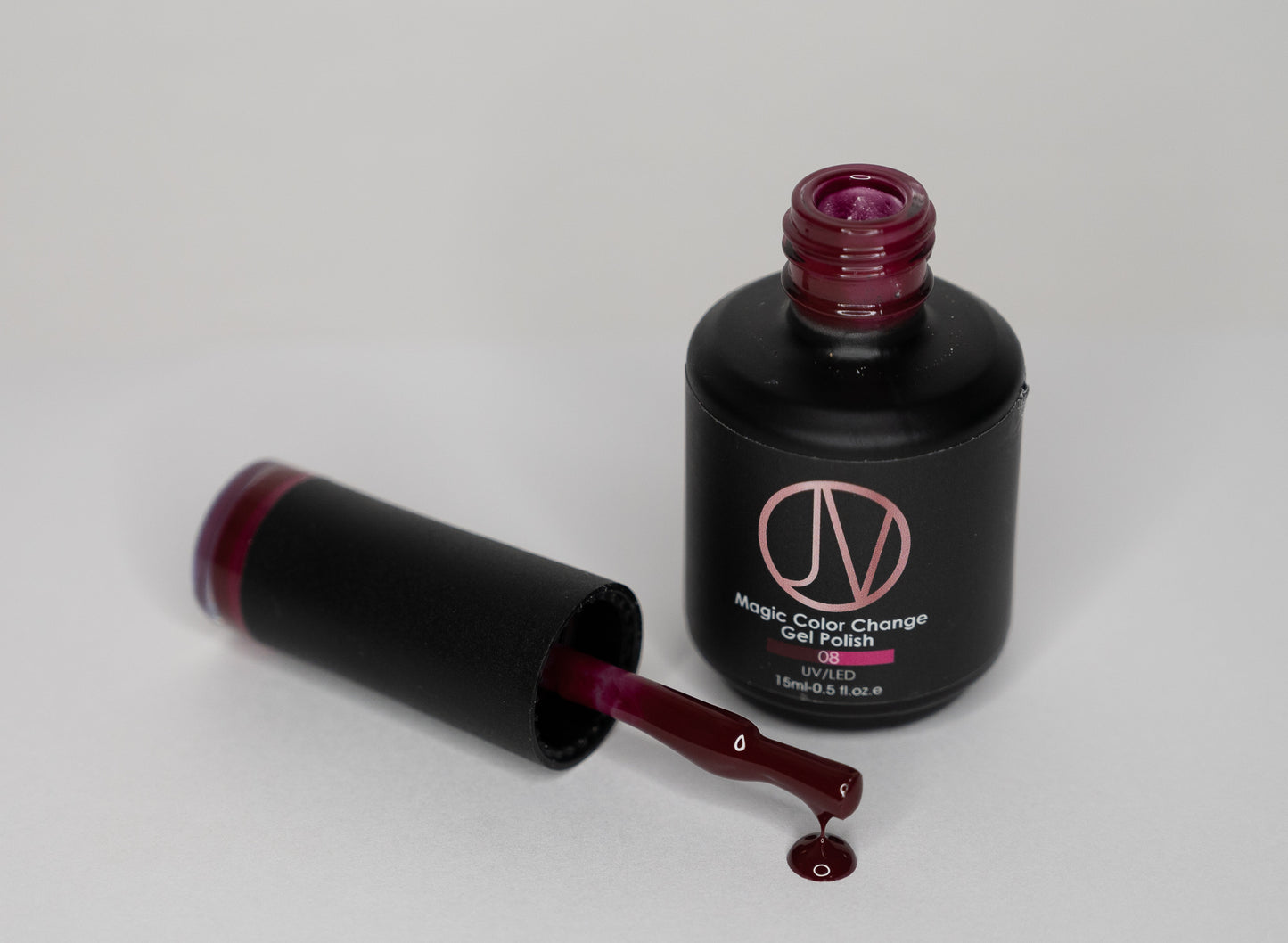 Salon-quality color-changing gel polish – Pink Eclipse offers flawless coverage, high pigmentation, and smooth consistency with a 60-second LED cure.