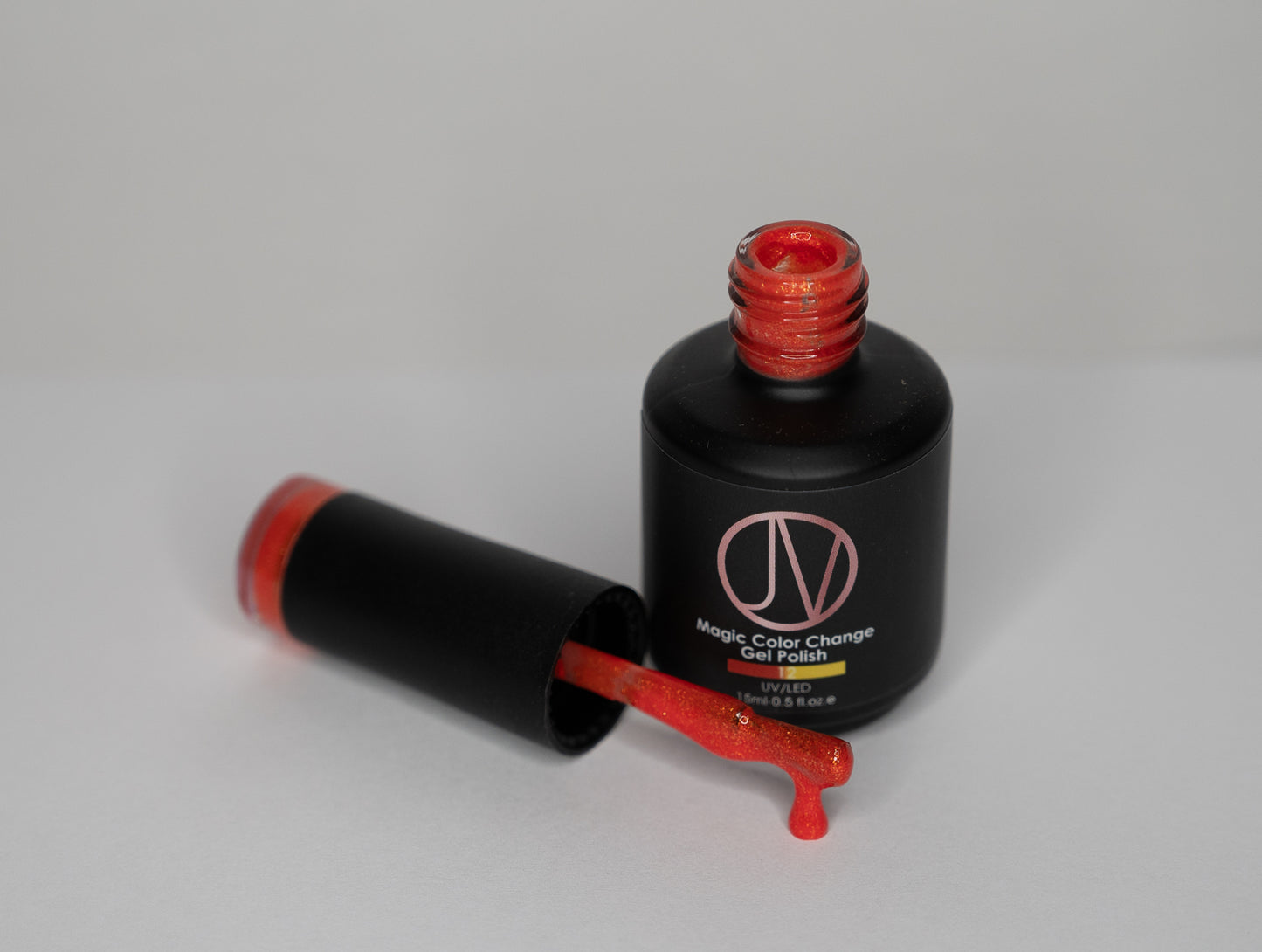 Salon-quality color-changing gel polish – Sunburst Shift offers flawless coverage, high pigmentation, and smooth consistency with a 60-second LED cure.