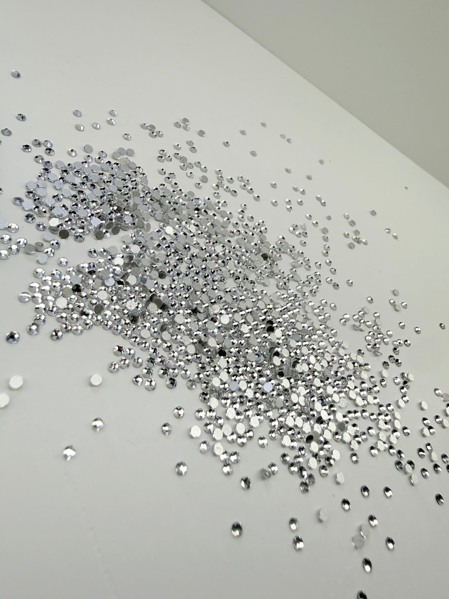 Crystal Glass Beads Rhinestones 1440pcs SS6 Glass Nail Art Crystal Clear Flat back Gemstones for Crafts, Nails, Makeup, Bags, and Shoes Decoration（SS6, Clear）