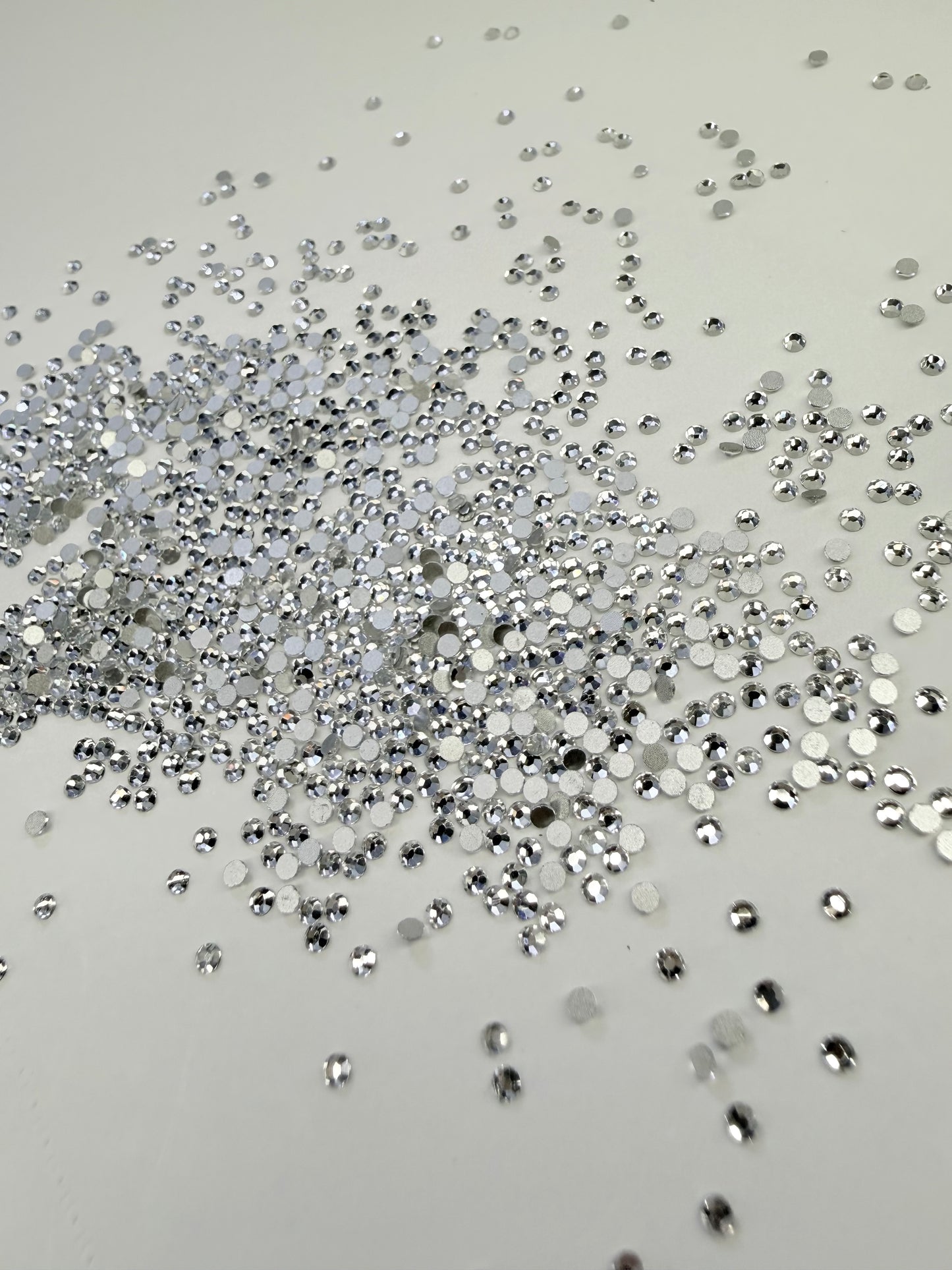 Crystal Glass Beads Rhinestones 1440pcs SS6 Glass Nail Art Crystal Clear Flat back Gemstones for Crafts, Nails, Makeup, Bags, and Shoes Decoration（SS6, Clear）