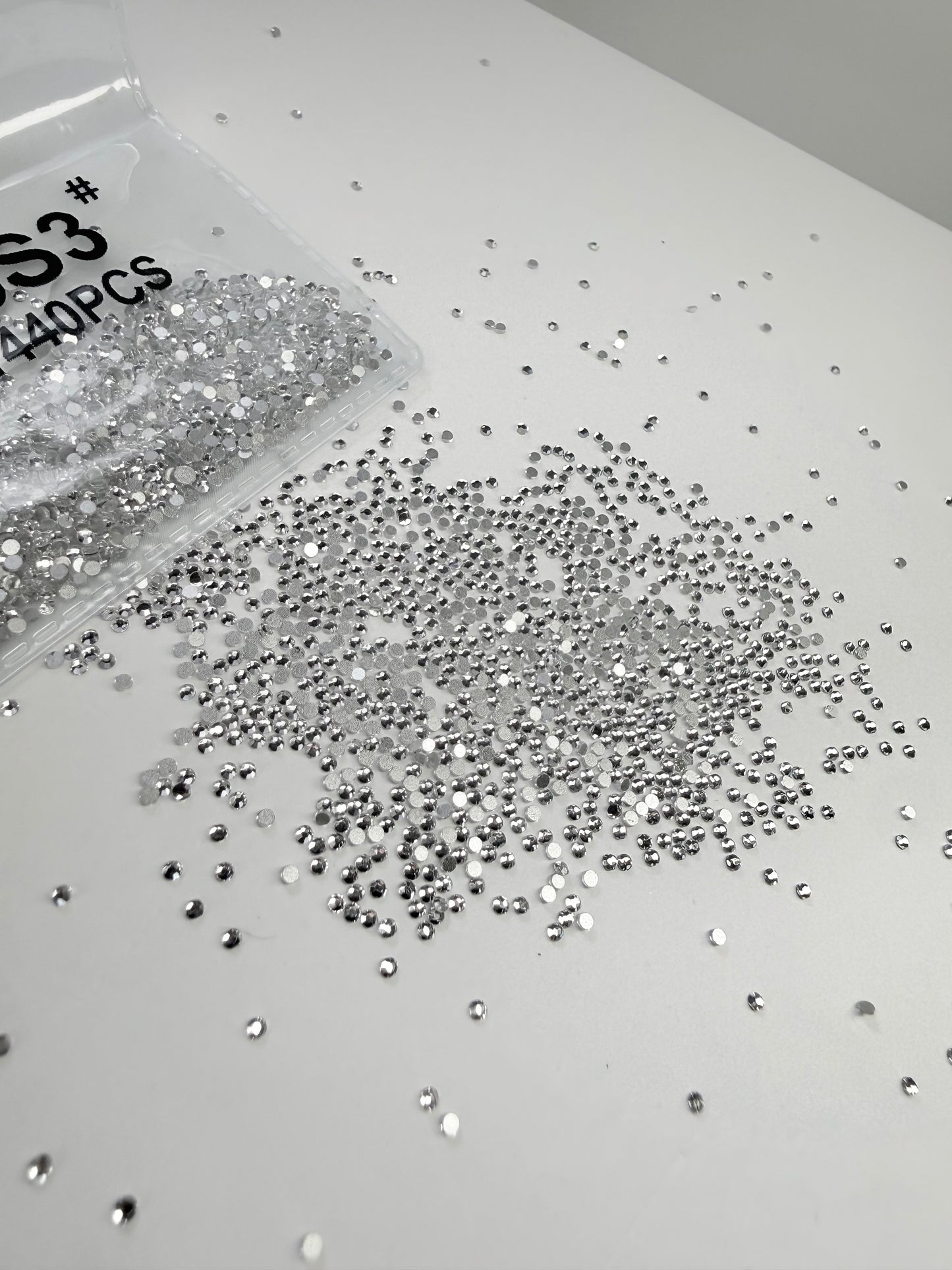 Crystal Glass Beads Rhinestones 1440pcs SS3 Glass Nail Art Crystal Clear Flat back Gemstones for Crafts, Nails, Makeup, Bags, and Shoes Decoration（SS3, Clear）