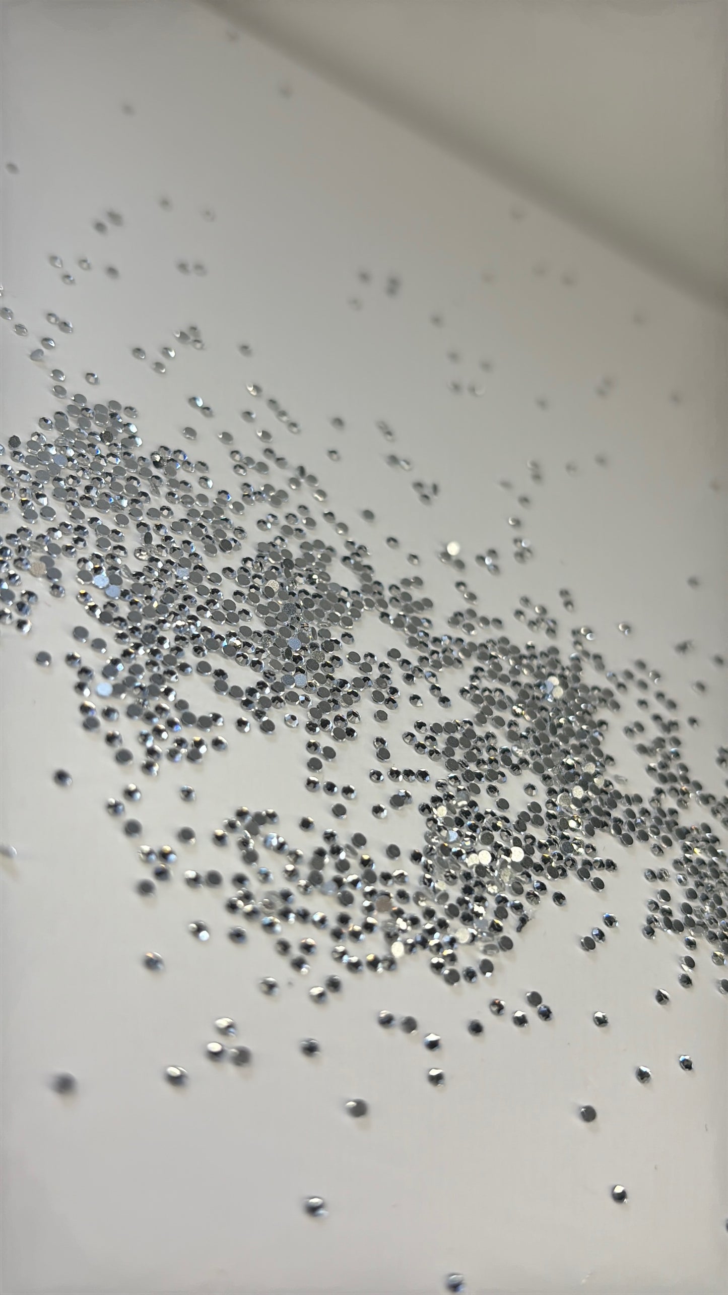 Crystal Glass Beads Rhinestones 1440pcs SS3 Glass Nail Art Crystal Clear Flat back Gemstones for Crafts, Nails, Makeup, Bags, and Shoes Decoration（SS3, Clear）