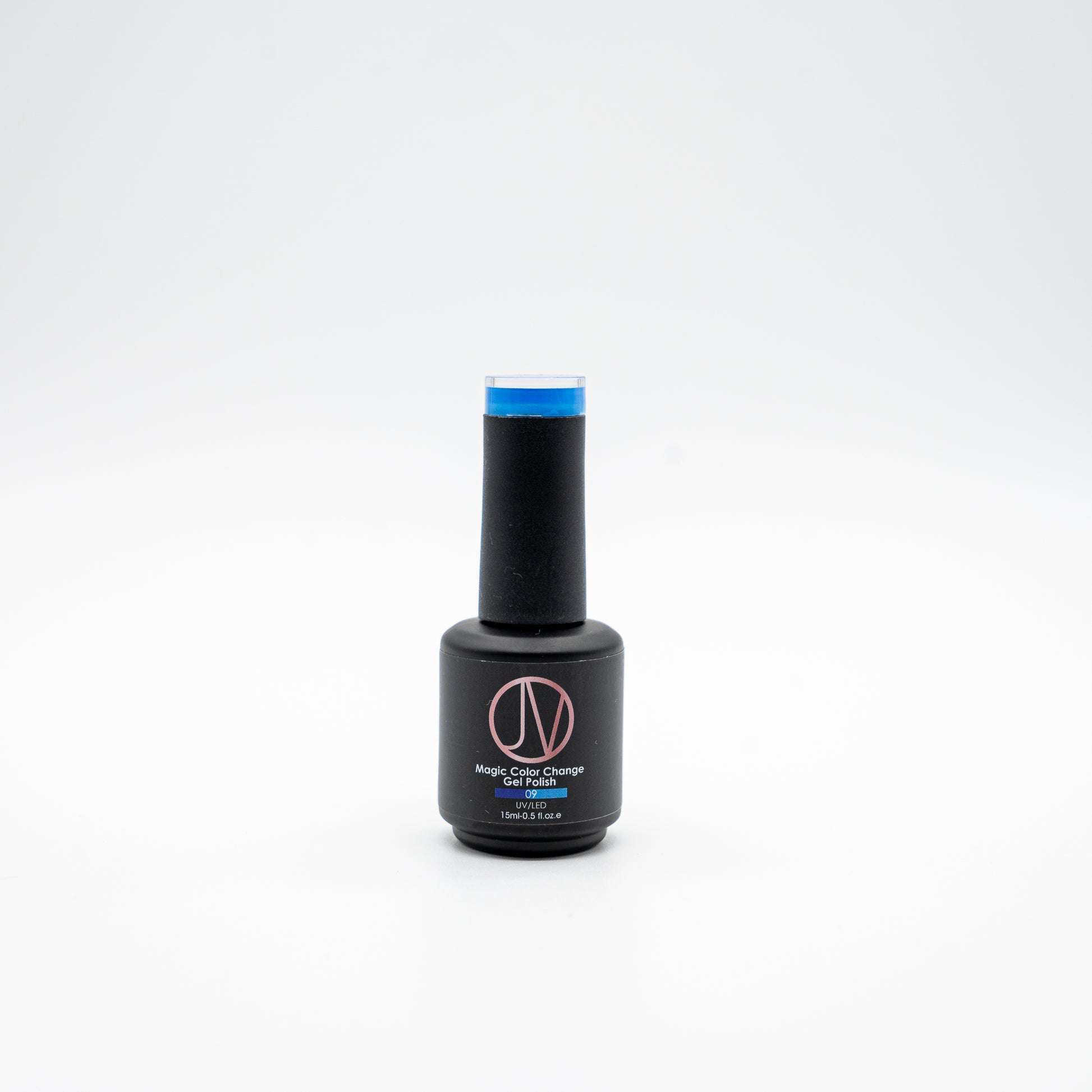 Ocean Mirage Magic Color Change Gel Polish – shifts from deep ocean blue to soft sky blue with heat. Long-lasting, high-pigment, UV-cured nail polish.