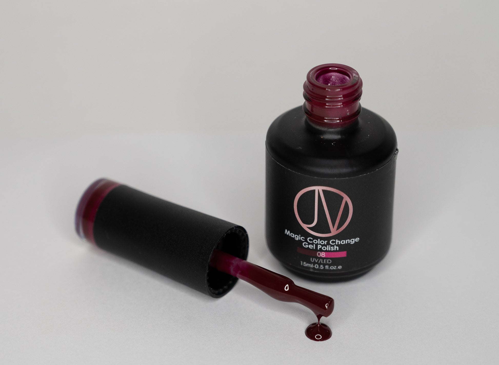 Salon-quality color-changing gel polish – Pink Eclipse offers flawless coverage, high pigmentation, and smooth consistency with a 60-second LED cure.